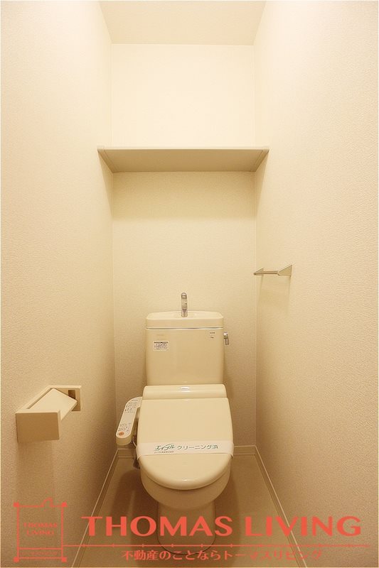 トイレ　温水洗浄便座付き。