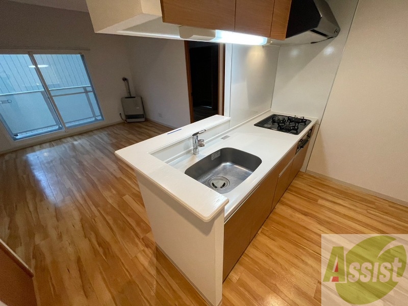 キッチン　３口システムキッチンですのですぐにお料理に使えます！