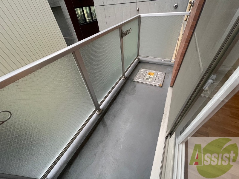 バルコニー　バルコニー。洗濯物がはかどりそうな広さがありますよ。