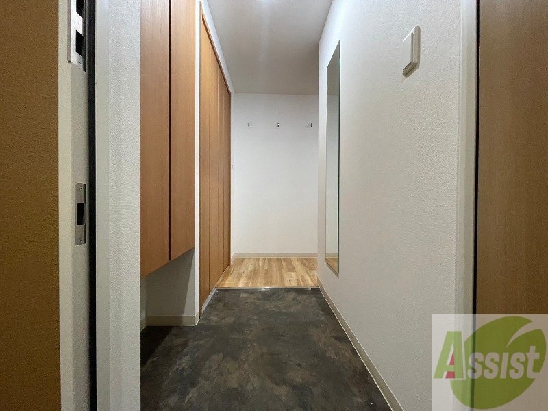 玄関　玄関の様子です。明るい印象ですね。気分もあがりそう。