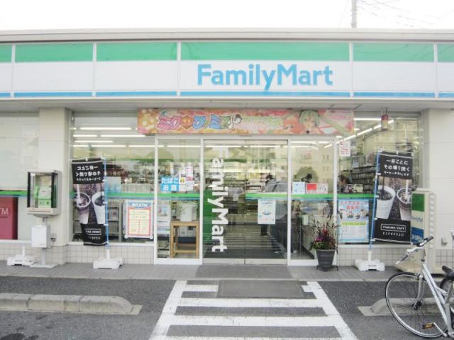 コンビニ　ファミリーマート 武里駅店（コンビニ）まで498m