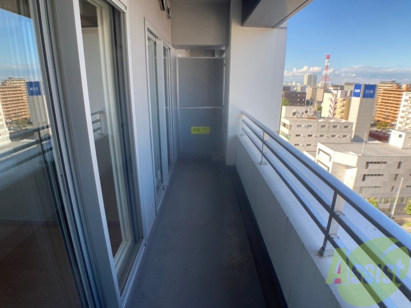 バルコニー　こちらはバルコニー。洗濯物が干せるようになっています。