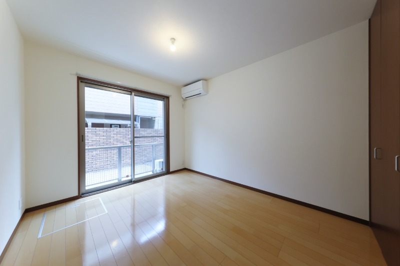 その他部屋・スペース　フローリング張り６．４帖の洋室