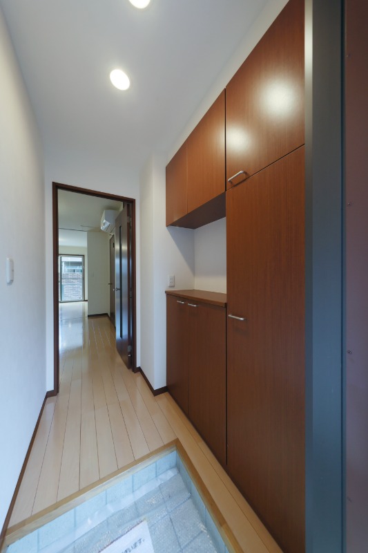 玄関　シューズボックス付きの玄関※スリッパは含みません