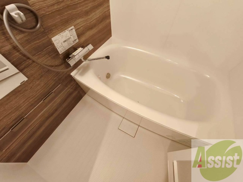 バス・シャワールーム　お風呂になります。一日の疲れを癒してくださいね。