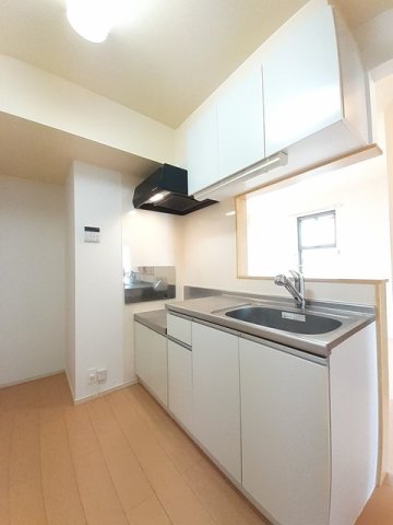 キッチン　コンパクトなキッチンで掃除もラクラク