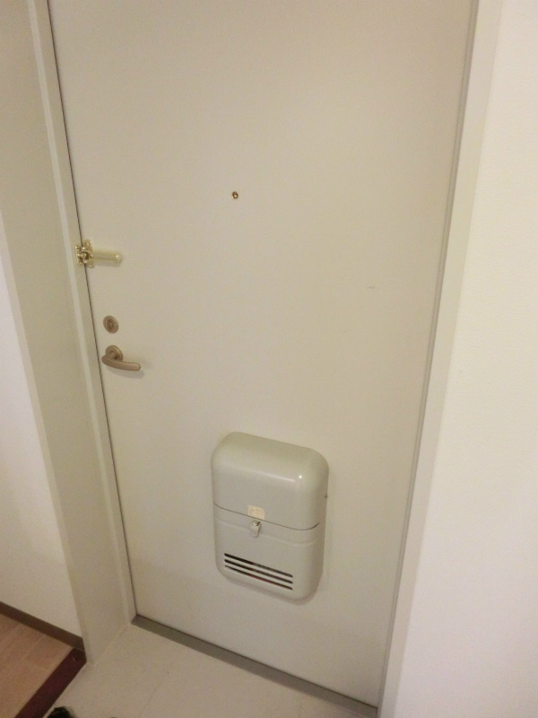 玄関　※同マンション別部屋の参考写真です。