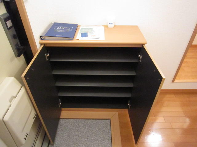収納　シューズボックス