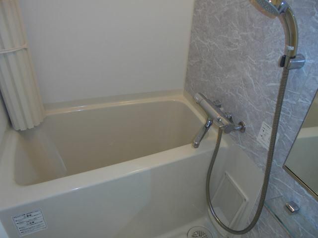バス・シャワールーム　お風呂場も綺麗で広い！