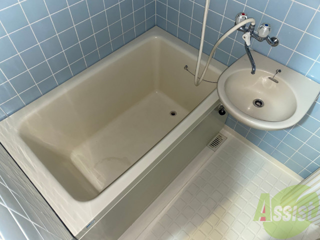 バス・シャワールーム　お風呂はこちらです。ゆったりできそうですね。