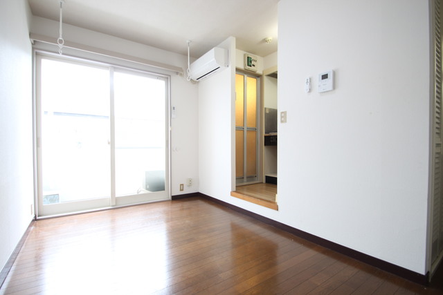 居室・リビング　写真は別部屋参考写真★