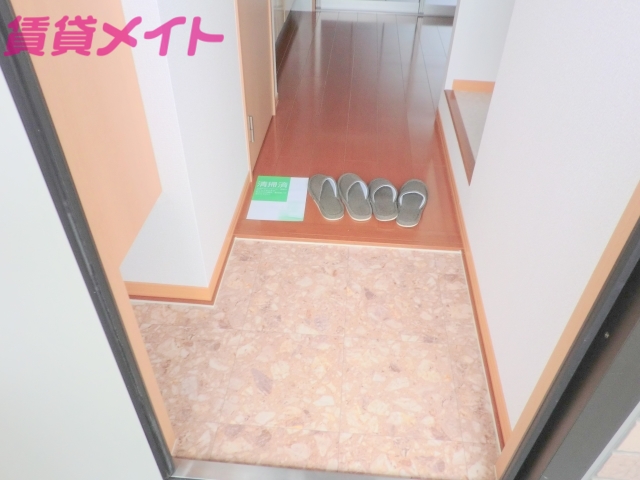 玄関　同物件別室画像