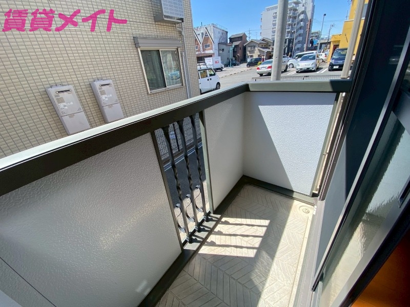 バルコニー　同物件別室画像