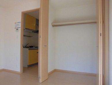 収納　服もかけられますね