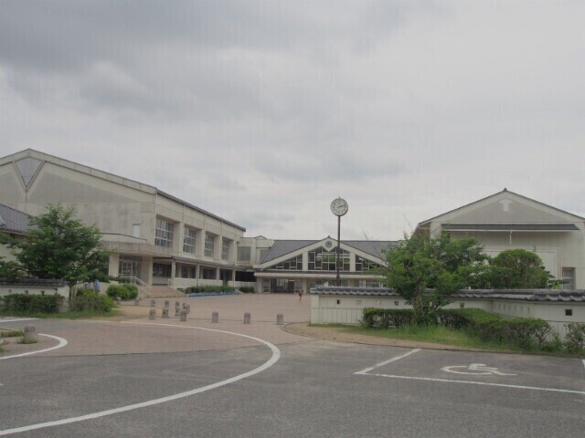 小学校　武雄市立御船が丘小学校（小学校）まで1973m