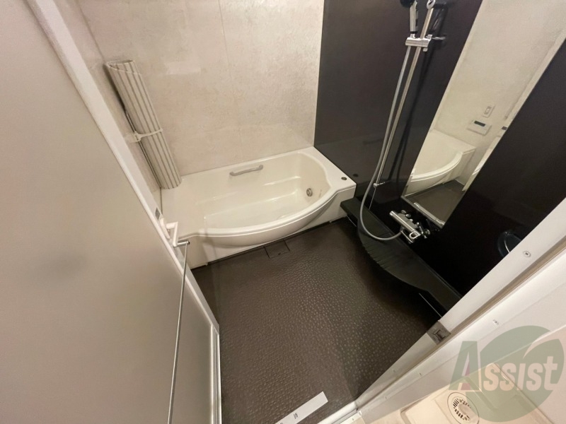 バス・シャワールーム　お風呂になります。一日の疲れを癒してくださいね。