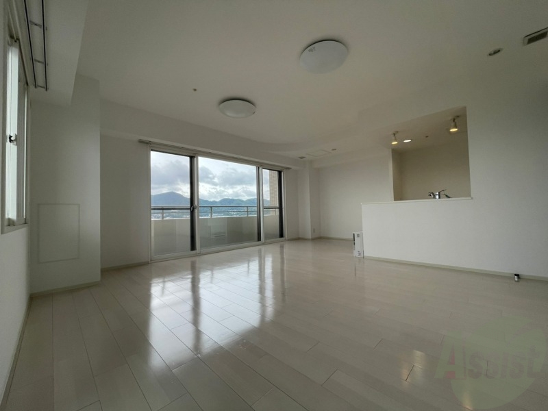 居室・リビング　広くてキレイなお部屋が広がっていて、充実した生活が送れそう。