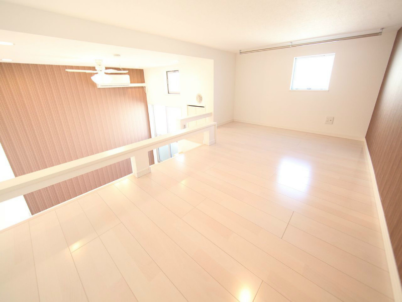 その他部屋・スペース　上階ロフト5.7帖（収納としてもお部屋としても使えます）