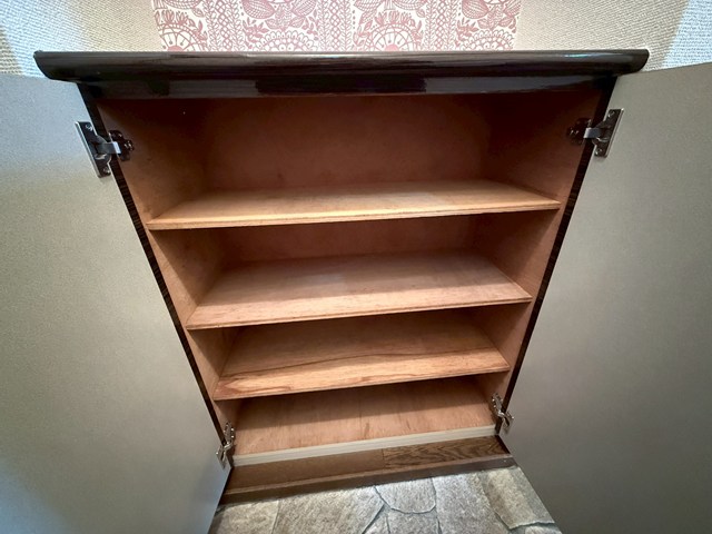 玄関　シューズボックス付きで玄関もすっきり片付きます！上に写真やか