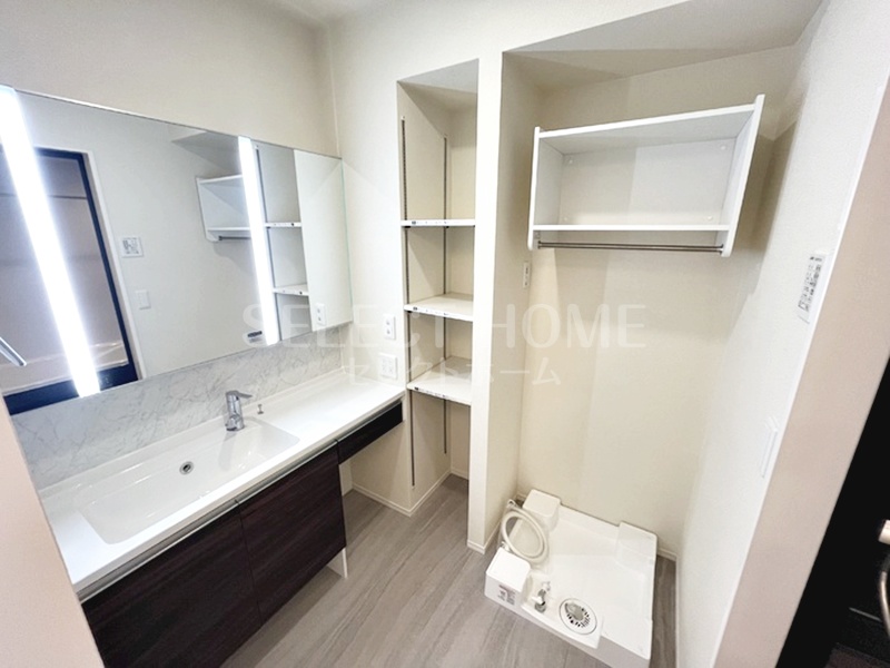 洗面設備　独立洗面台です同型タイプ