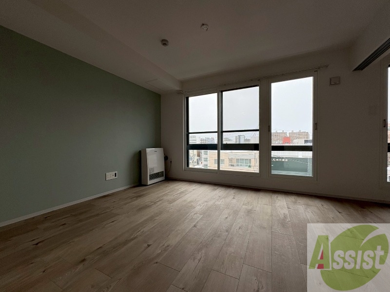 居室・リビング　日当たり良く広々したリビングで快適に過ごせます。