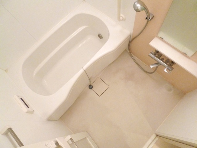 バス・シャワールーム　シンプルで機能的なユニットバスです