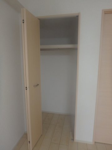 収納　パイプハンガー付クローゼット