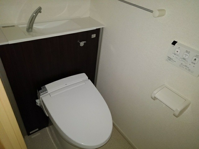 トイレ　温水洗浄便座