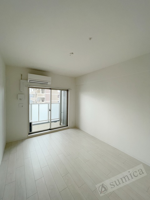 バルコニー　ホワイトベースで明るい内装♪