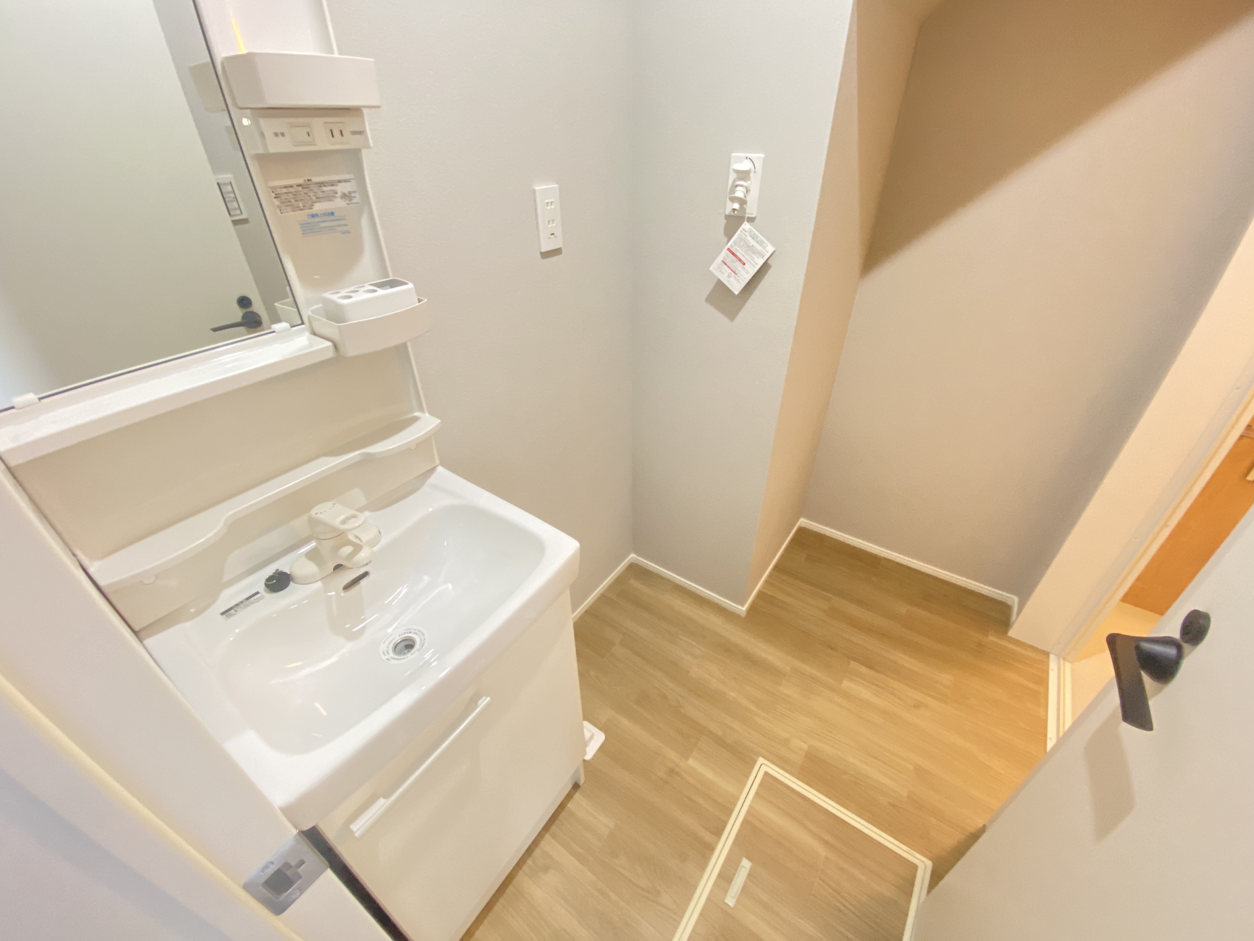 洗面設備　同施工会社の別物件の写真です。