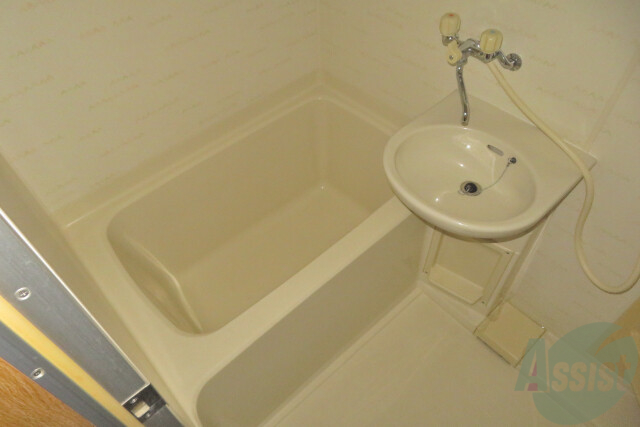 バス・シャワールーム　お風呂とトイレが別室なので、ゆっくり湯船に浸かれます。