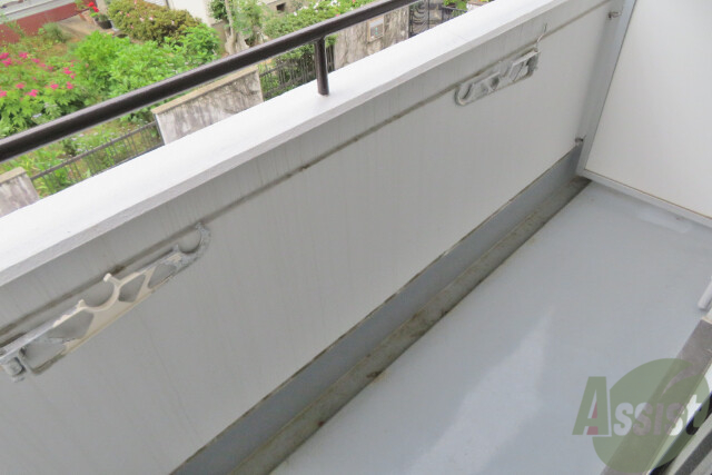バルコニー　バルコニーがあるので、晴れた日は気持ちよく洗濯物が干せます。