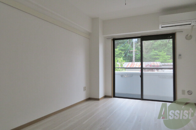 居室・リビング　白を基調とした７．５帖あるリビングです。