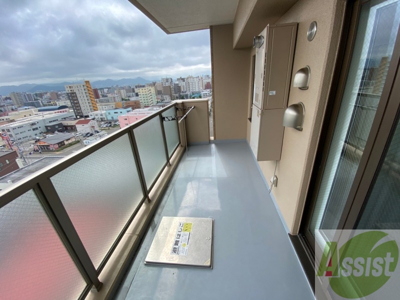 バルコニー　バルコニーは幅があり、広い印象を受けました。