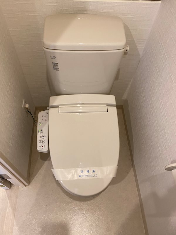 トイレ　違うお部屋の写真です。ご参考までに