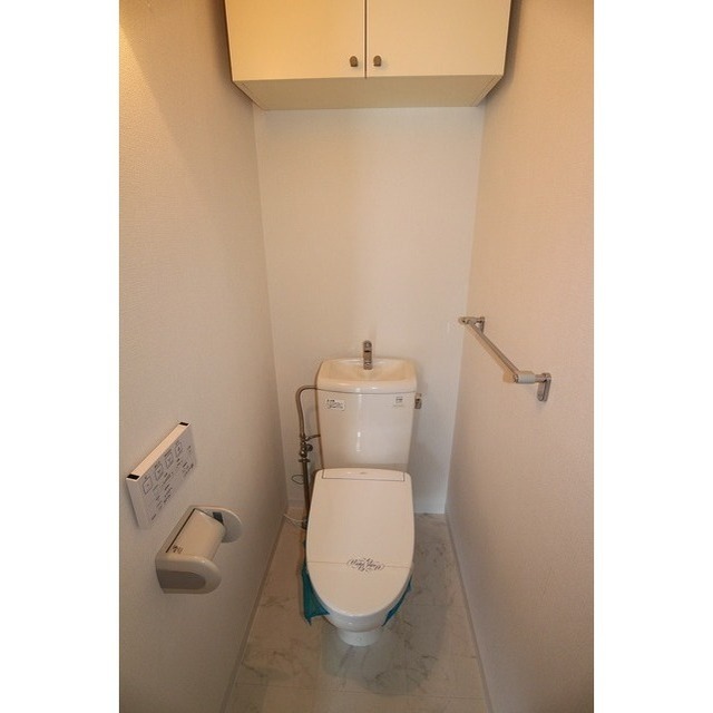 トイレ　温水洗浄便座付のトイレです♪