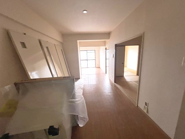 居室・リビング　(参考)同マンション反転間取り他部屋の写真