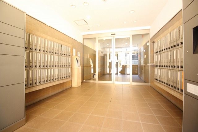 ロビー　オートロックや宅配ボックス付☆