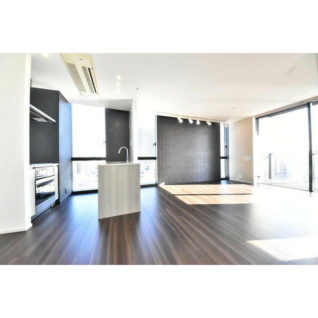 居室・リビング　こちらのリビングで趣味の時間をお楽しみください