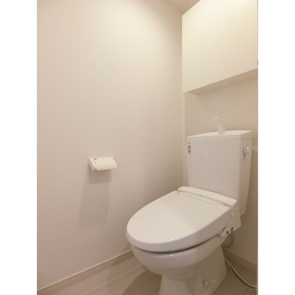 トイレ　※別室の参考写真の為、現況優先です。