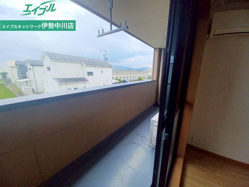 バルコニー　同物件別室画像