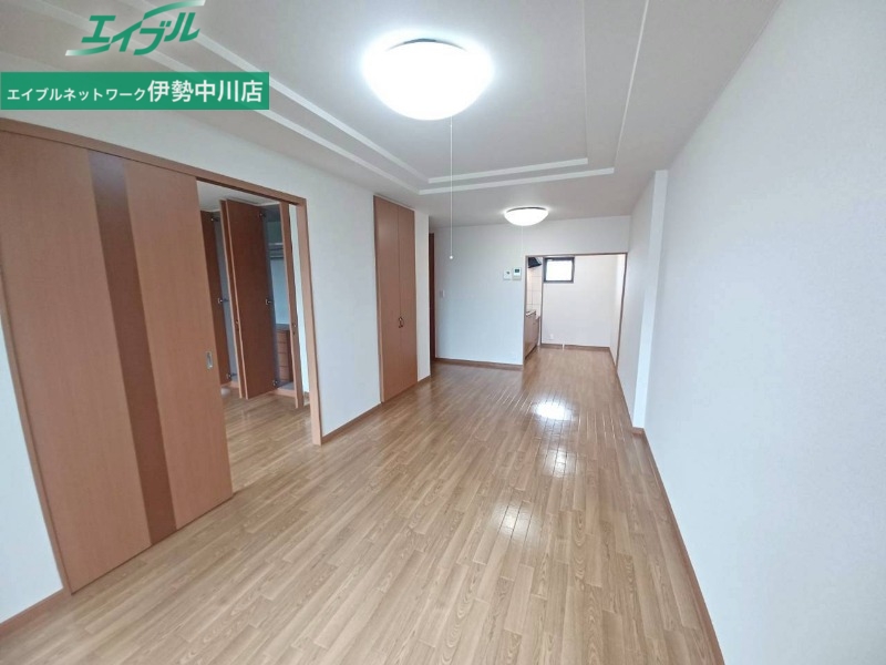 居室・リビング　同物件別室画像