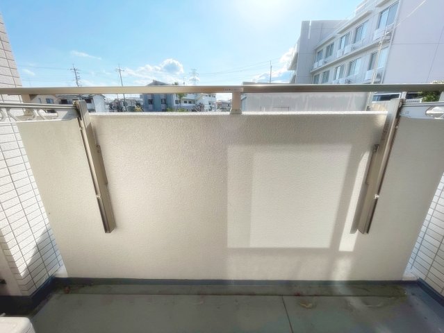 バルコニー　外からの目が気にならないバルコニーで洗濯物が干せます