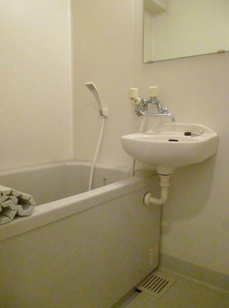 バス・シャワールーム　※別部屋参考画像です。