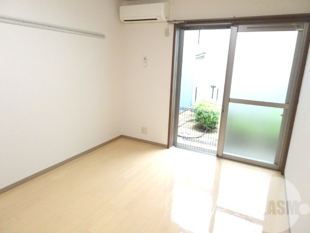 居室・リビング　明るいお部屋です♪