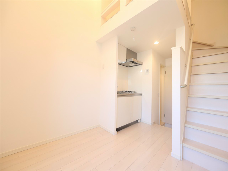 居室・リビング　洋室6.4帖　上階ロフト2.9帖（収納でも部屋でも使えます）