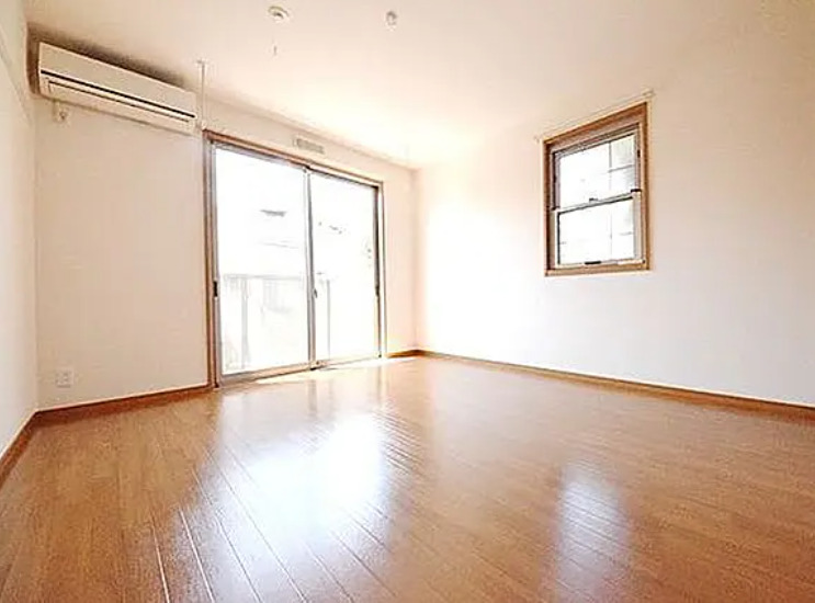 居室・リビング　【南向き2面採光の明るいお部屋！】お問い合わせはお早めに♪