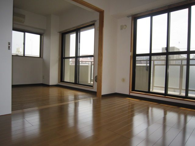 イーストワン_内装_0