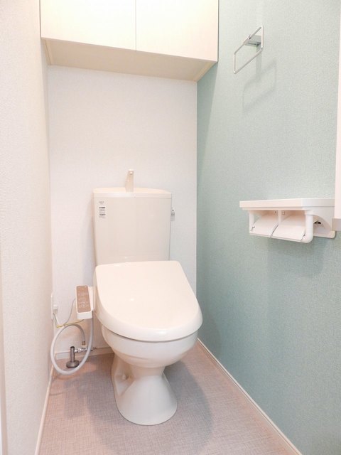 トイレ　別号室の写真です。