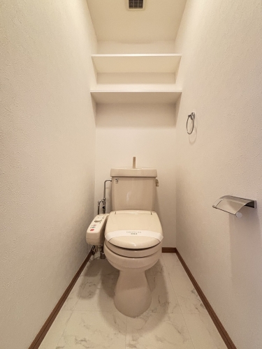 トイレ　※掲載写真は別部屋のものです。現況優先となります。